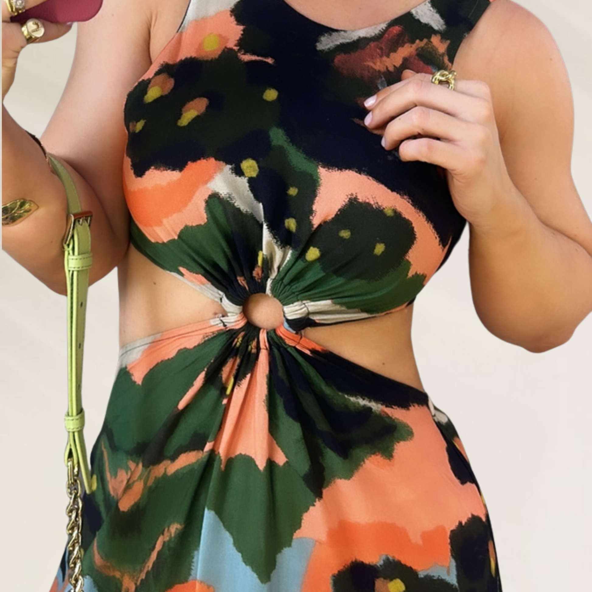 Vestido Longo com Estampa Camuflada e Recorte Frontal – Animale Brasil elegante com anel no centro e cores verde, laranja e preto