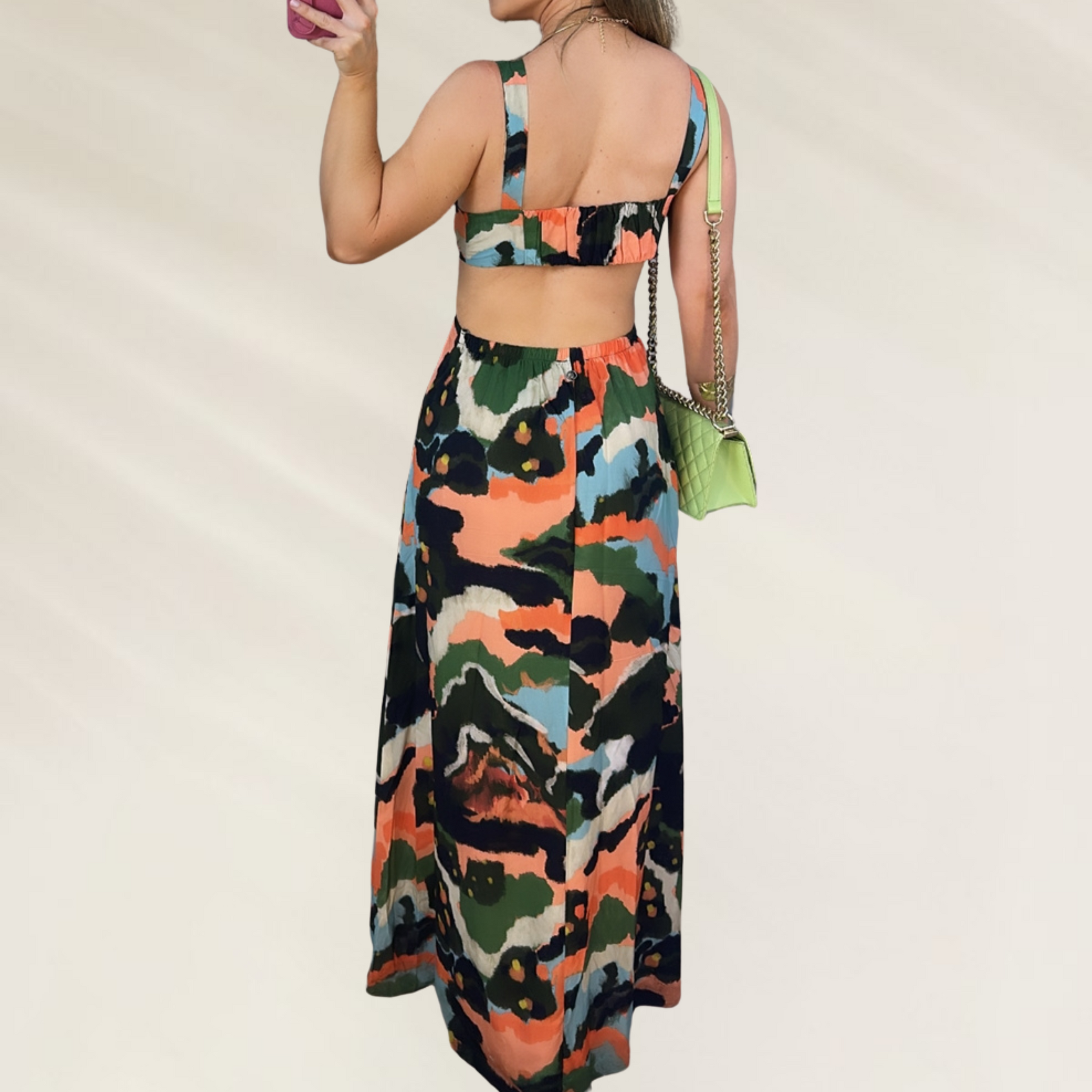 Vestido Longo com Estampa Camuflada e Recorte Frontal – Animale Brasil em tecido leve e design moderno
