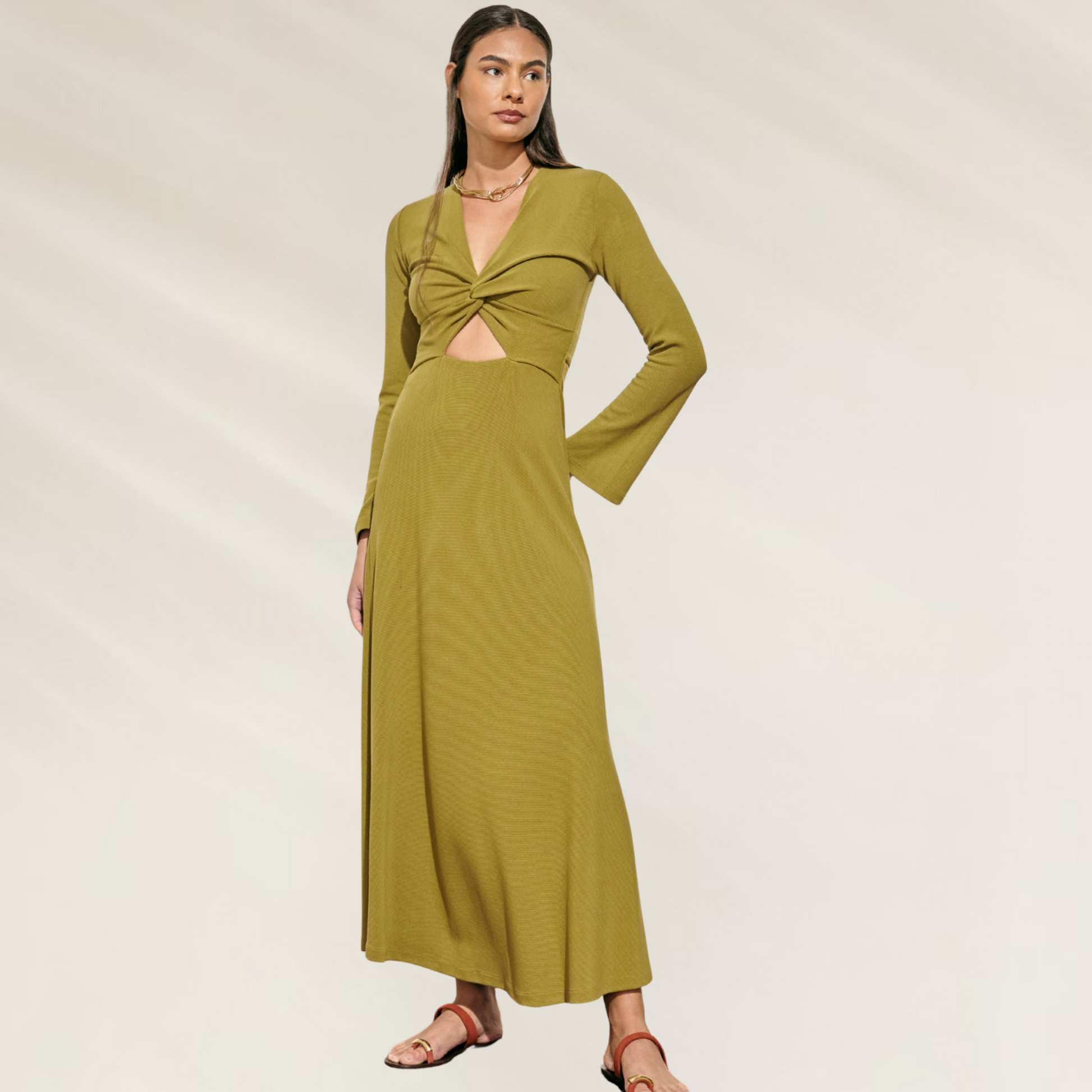 Vestido Midi com Top Torcido Verde Figo – Animale Brasil vestido comprido com mangas longas e detalhe torcido no busto