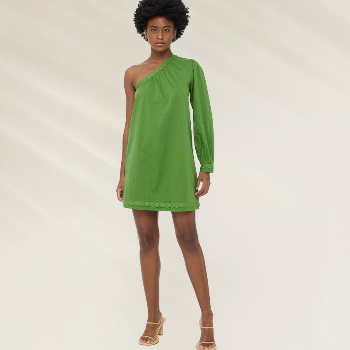 Vestido Verde Um Ombro Só com Bordado Ilhós – Animale Brasil, vestido curto elegante com manga longa