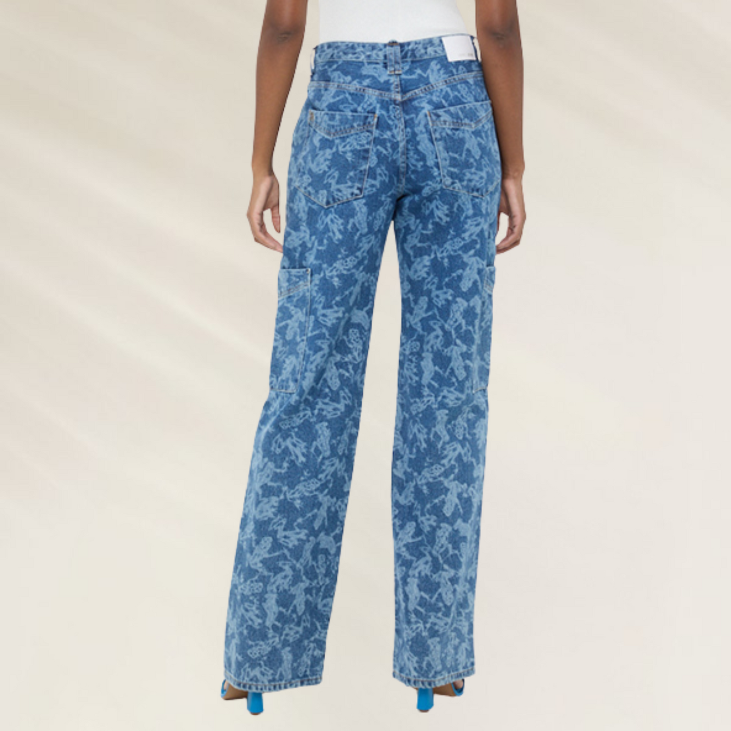 Calças Jeans Bootcut 70's com Estampa Frog - Animale Jeans vistas por trás com zíper e bolsos