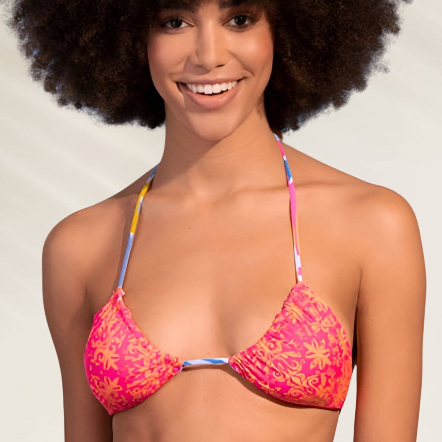 Top de biquíni Maaji colorido com estampas vibrantes e alças ajustáveis para conforto na praia