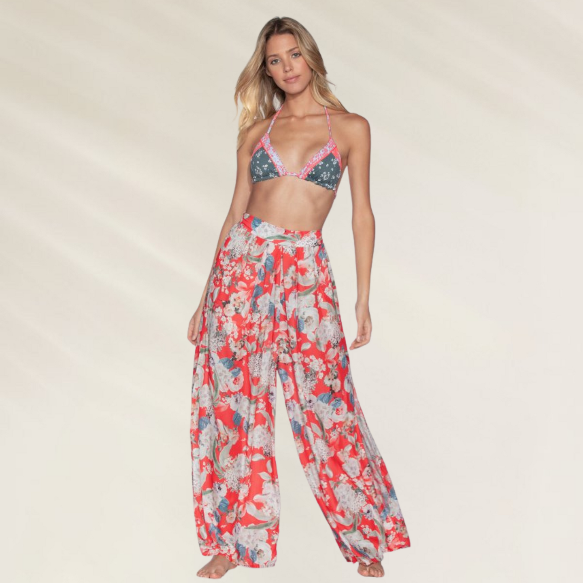 Calça Comprida Estampada Maaji com Aberturas Laterais em estampa floral vibrante