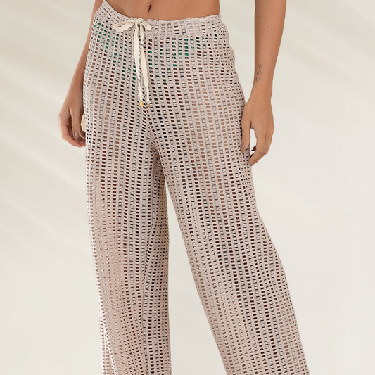 Calça Debrisa Transparente em tecido com estampa quadriculada, ideal para looks de verão