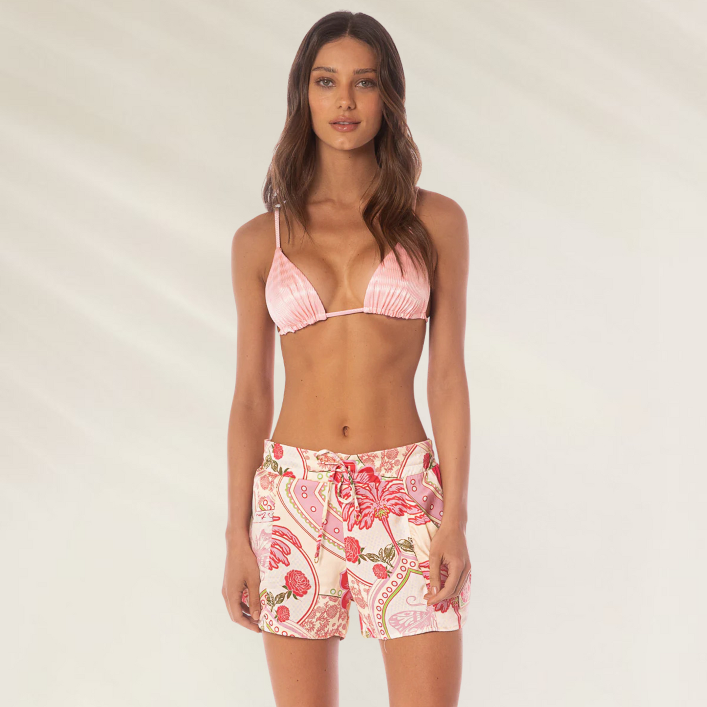 Calção Blissful Estampado Maaji com design floral em tons de rosa e branco para estilo casual