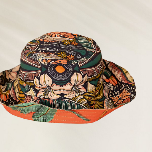 Chapéu reversível e Ecológico da Maaji com estampas vibrantes e design floral para proteção solar