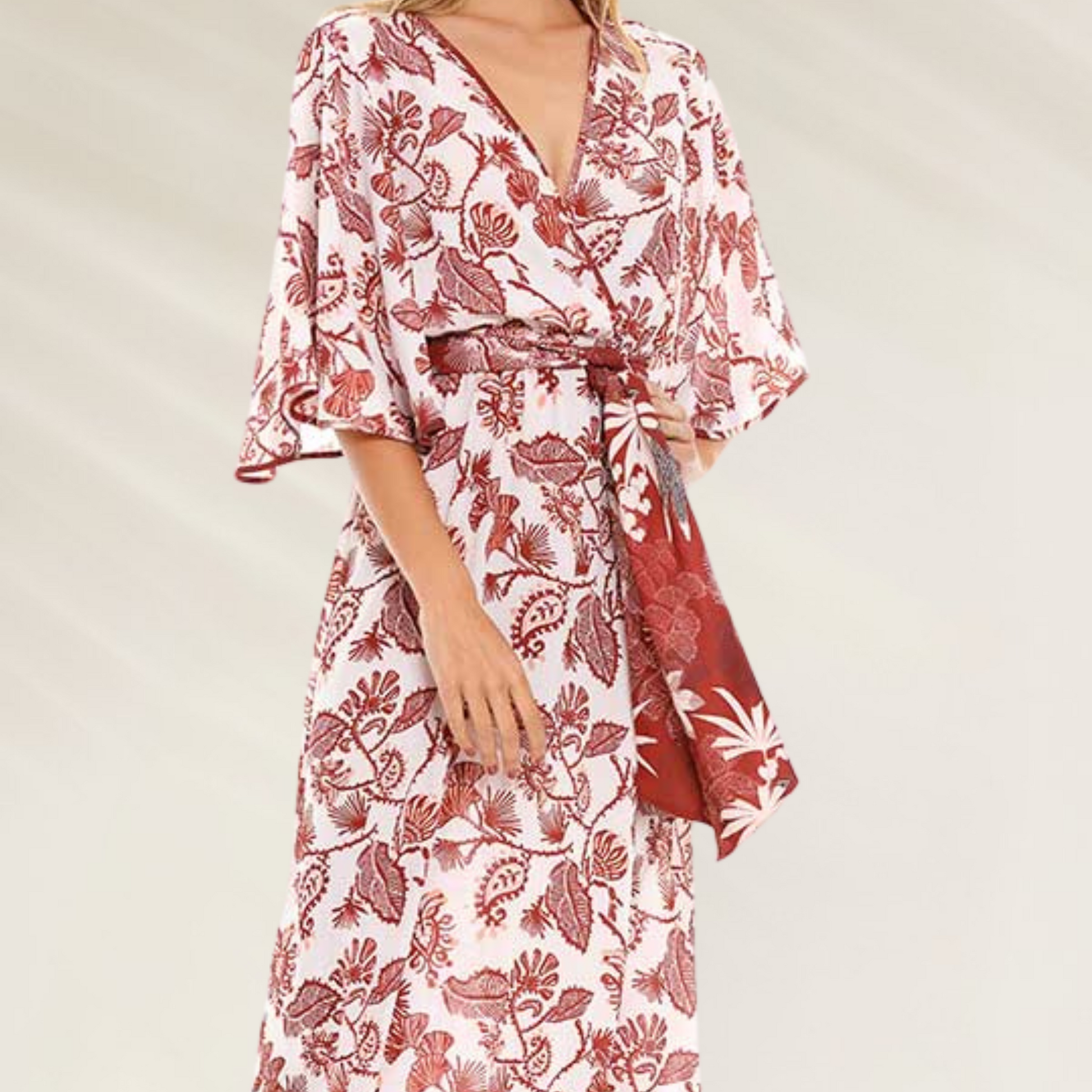 Kimono Longo Estampado com Cinto Cosita Linda em tecido leve com estampa floral em tons vermelhos