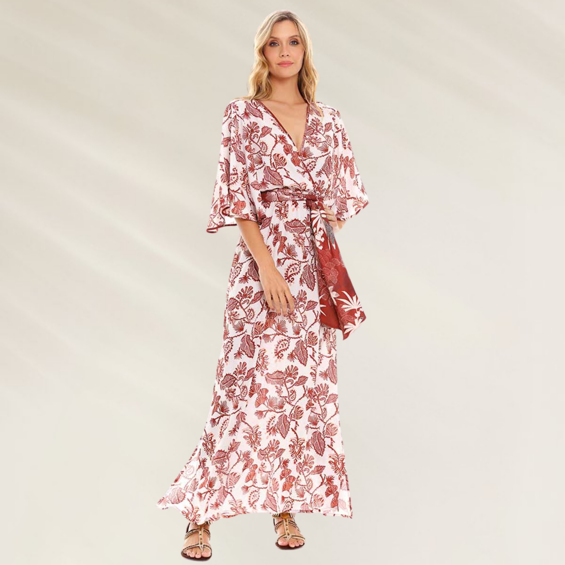 Kimono Longo Estampado com Cinto Cosita Linda em tecido leve com estampa floral e mangas amplas