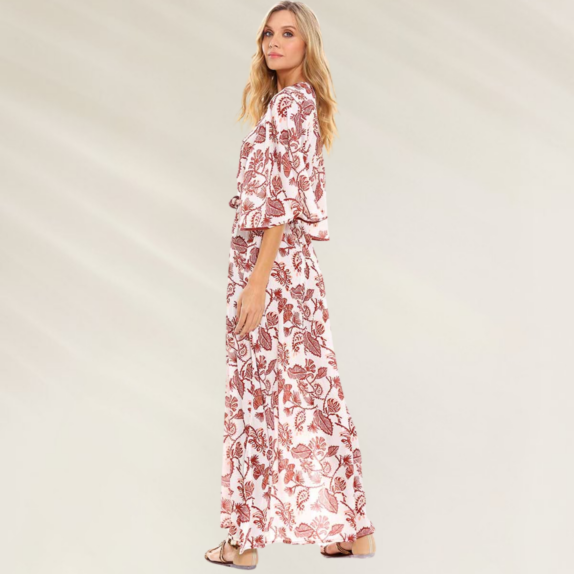 Kimono Longo Estampado com Cinto Cosita Linda modelo feminino com padrão floral em tom rosa