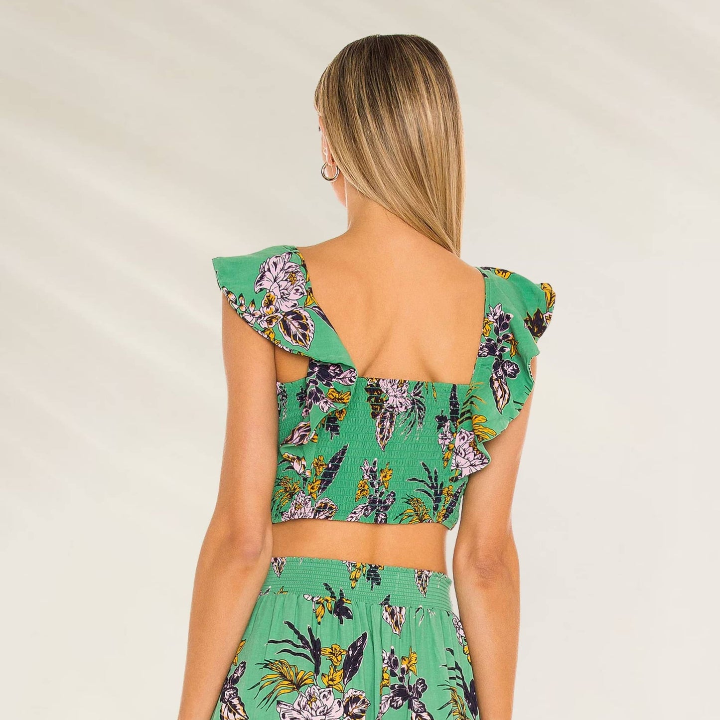 Top verde Maaji Crop Top Conversível com Folhos estampado com flores coloridas