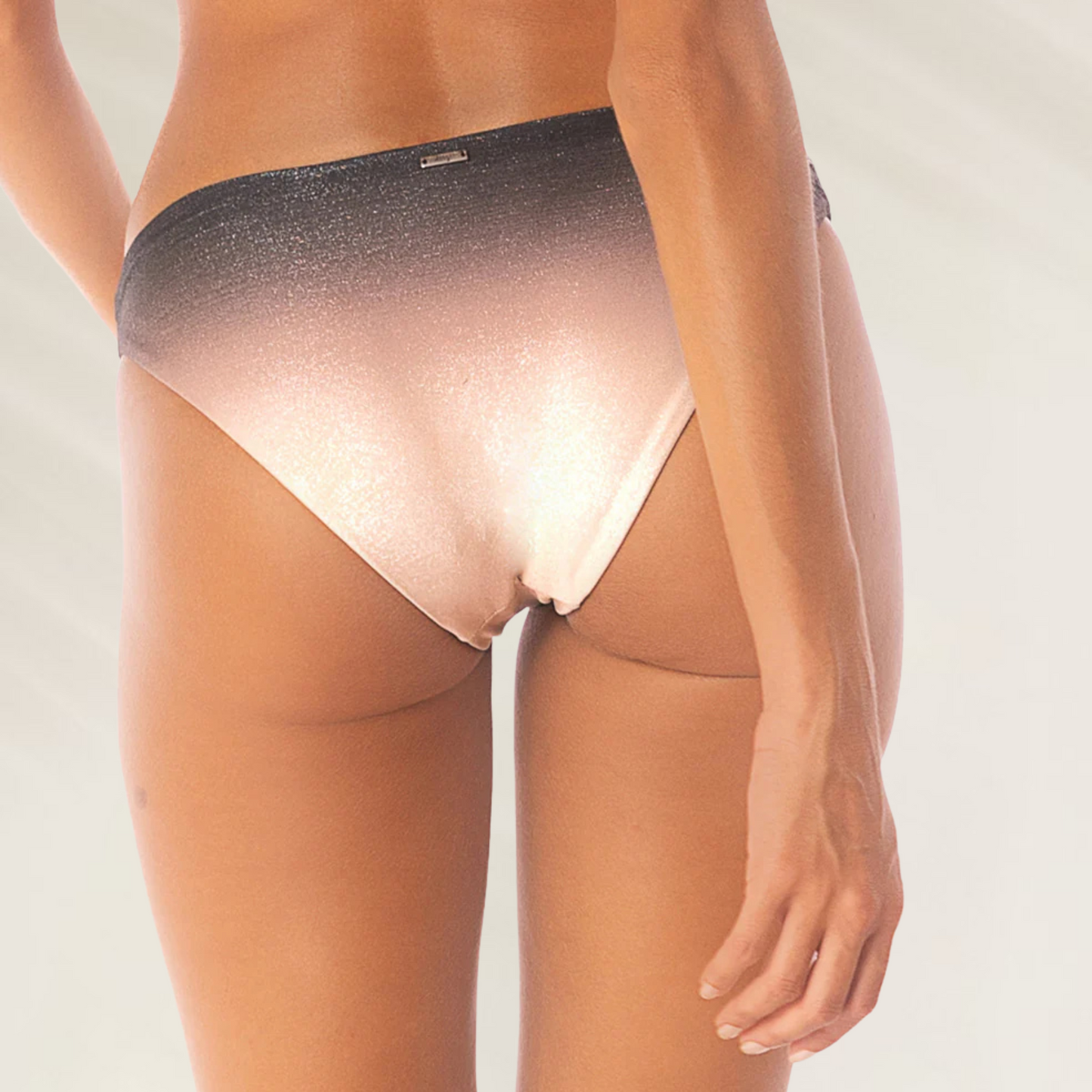 Cueca Maaji Flirt Reversível com Brilho – Efeito Dégradé Sunset, ideal para estilo de praia