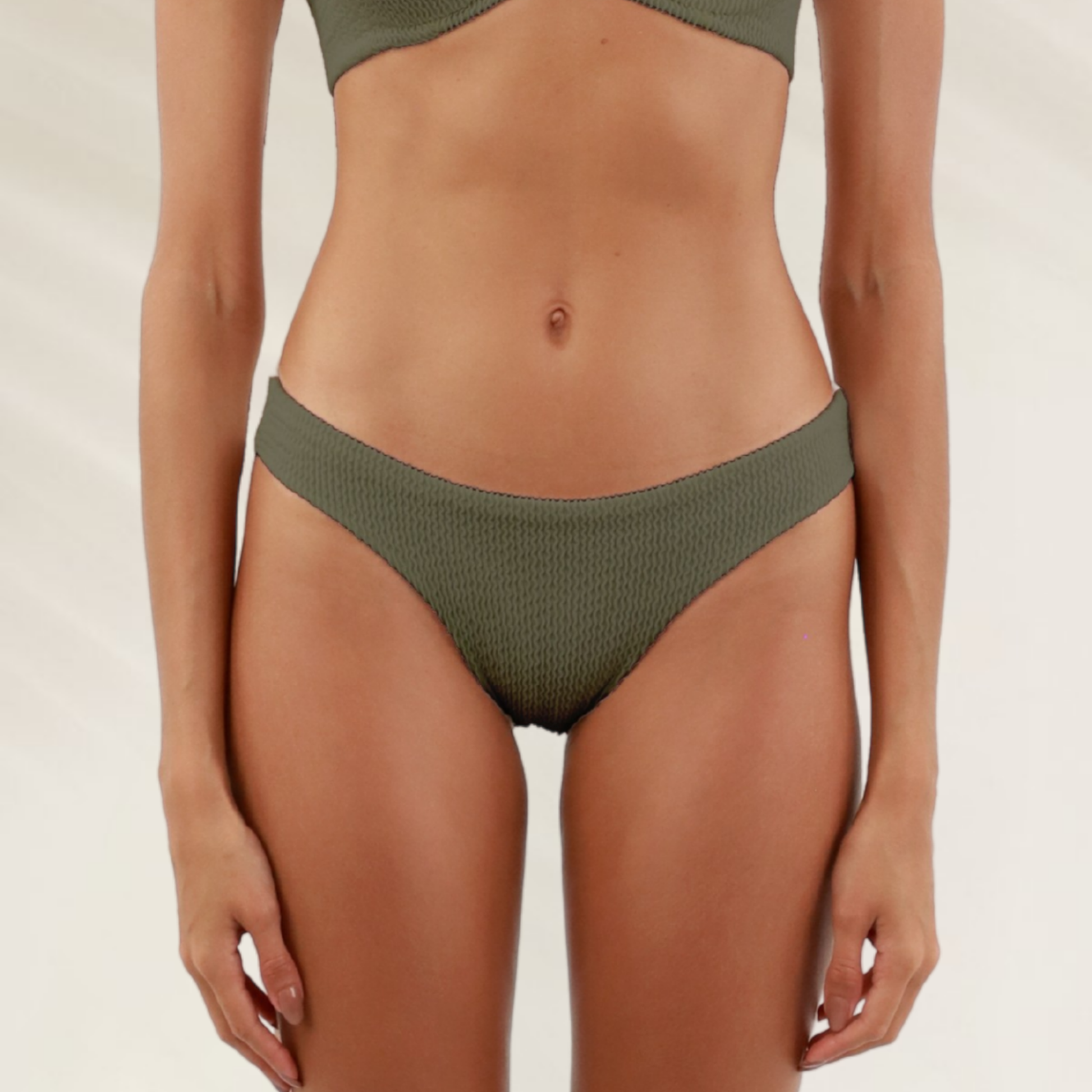 Cueca Malai Texturada com Corte Medio em tom verde, ideal para praia e piscina, confortável e estilosa.
