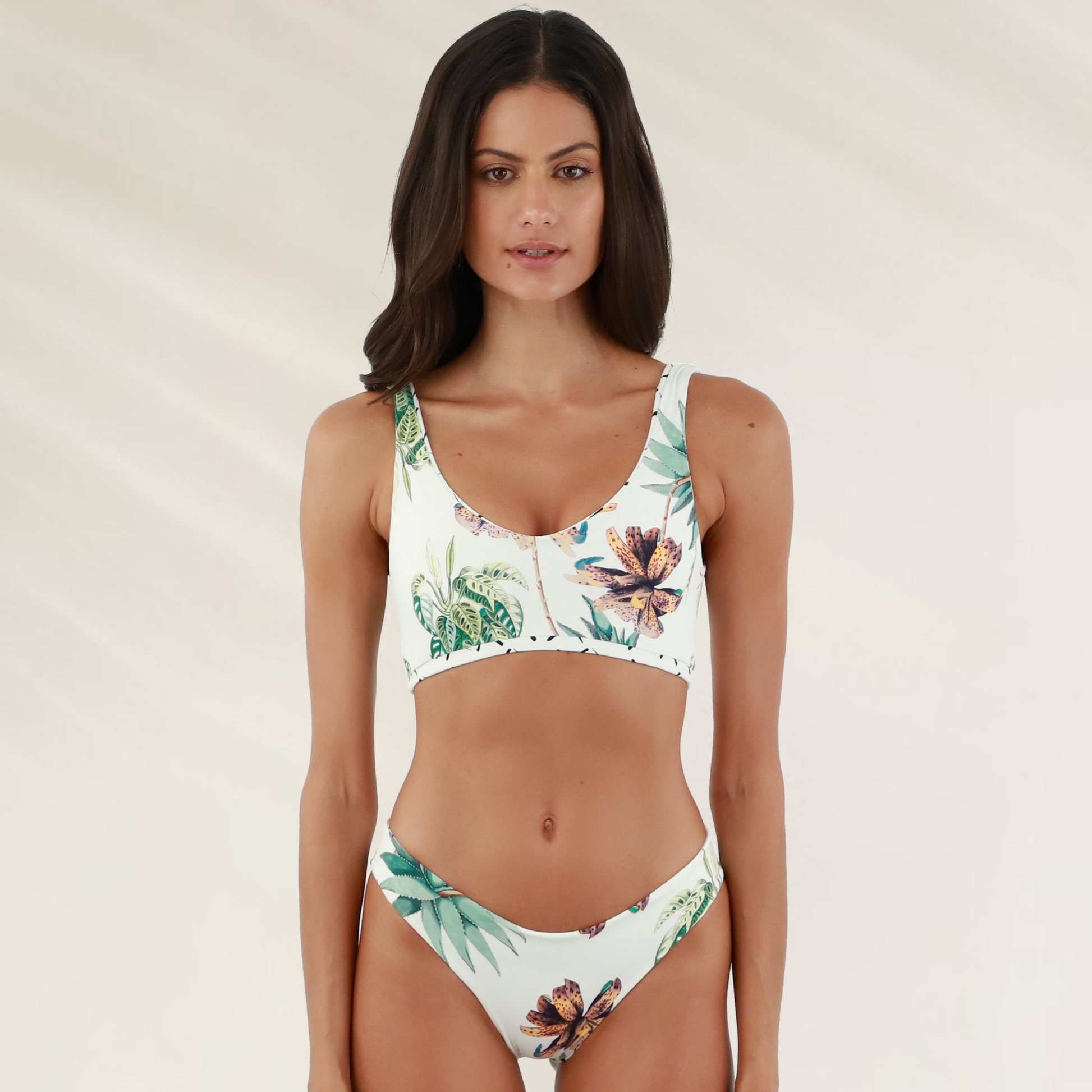 Cueca reversivel Malai de corte medio e floral com estampa tropical perfeita para dias de praia