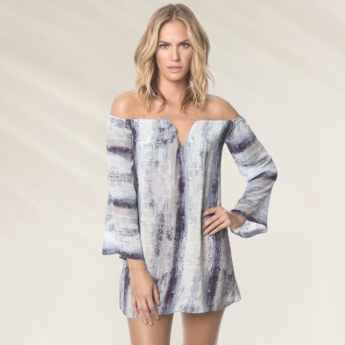 Vestido Ombros Descobertos com Estampa Artística da Despi em tons suaves com mangas largas