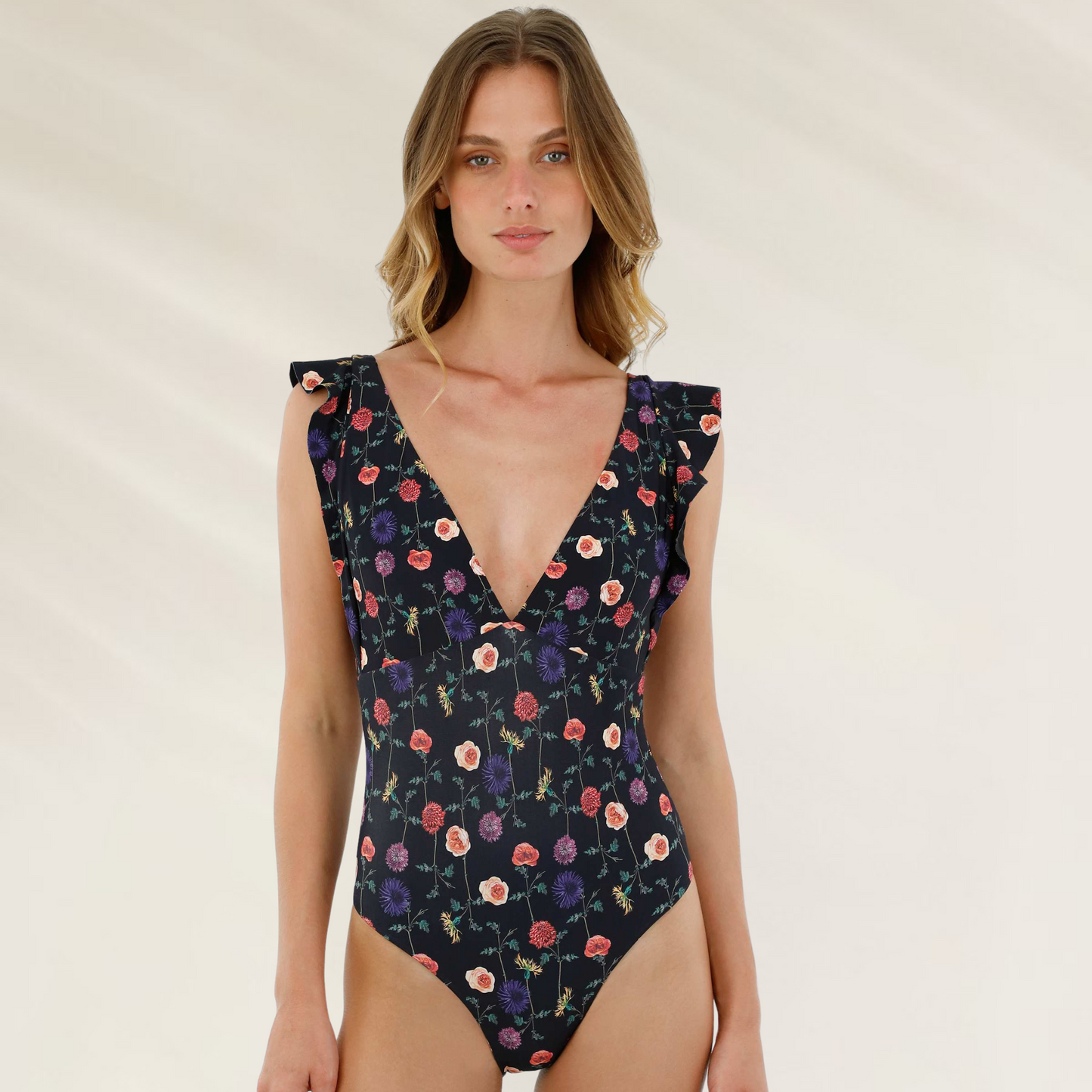 Fato de Banho com Decote em V e Folhos Malai preto com estampa floral colorida