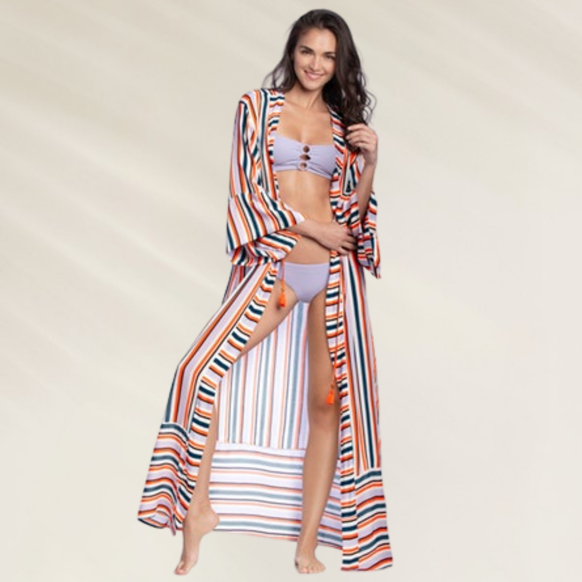 Kimono Comprido Maaji com Listras Tropicais e Cintura Ajustável, ideal para dias ensolarados na praia.