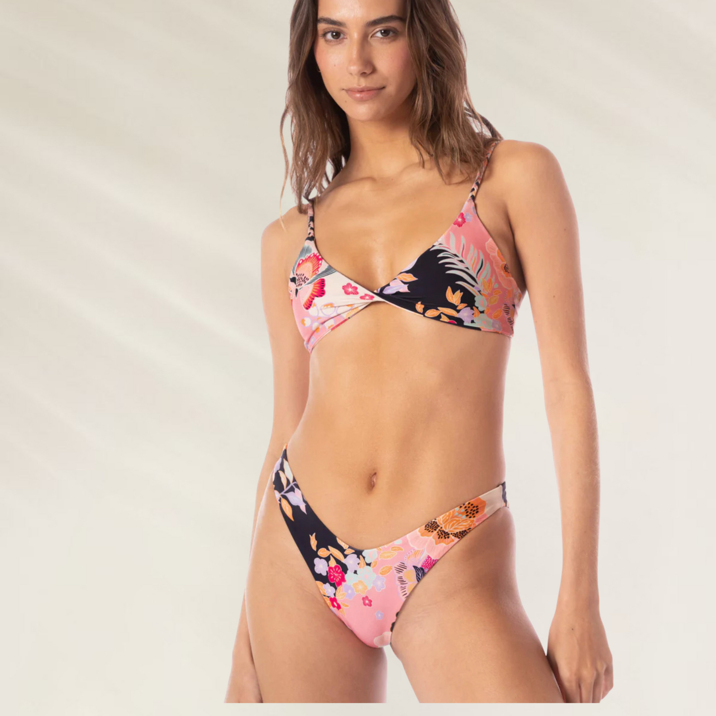 Cueca Libelle Reversível Maaji feminina em biquini com estampa floral colorida e design moderno
