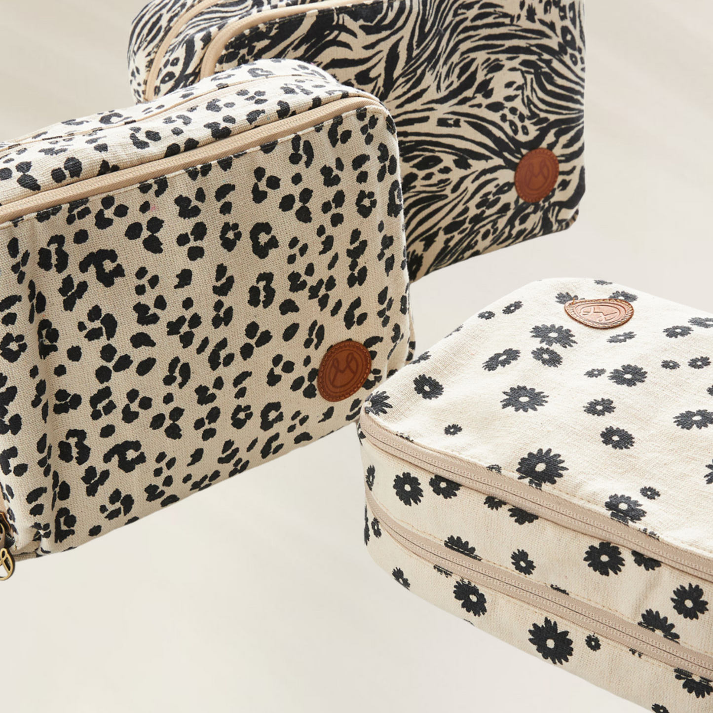 Bolsa Maaji com padrão surpresa — funcionalidade e estilo num só com estampas variadas animal print e floral