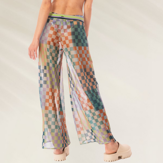 Calça Maaji Chess Jessica em estampa xadrez colorida com design leve e fluído