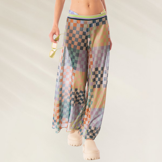 Calça Maaji Chess Jessica com estampa de leopardo e detalhes em laranja, ideal para o verão