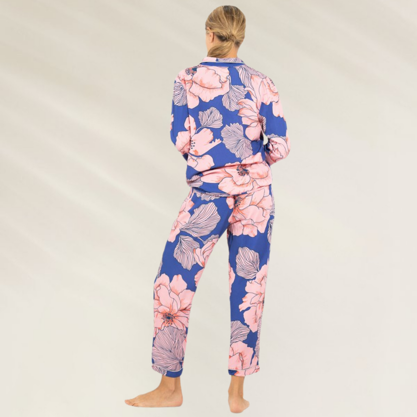 Conjunto de Pijama Feminino com Estampa Floral – Maaji em cores vibrantes e design florido