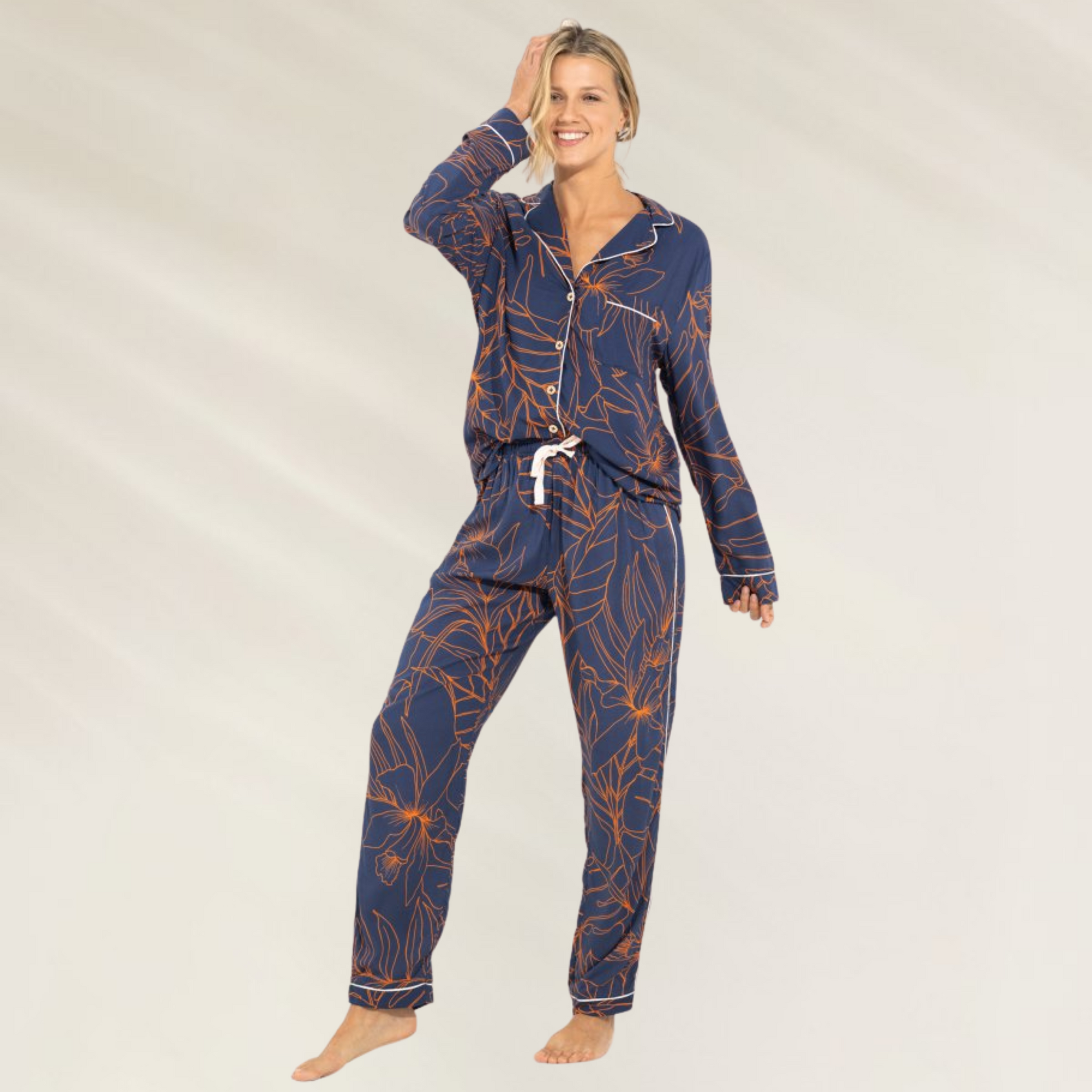 Conjunto de Pijama Feminino Longo com Camisa – Maaji em azul com estampas de folhagens, confortável para dormir