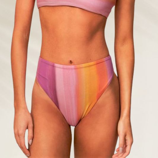 Cueca Alta de corte médio Reversível Maaji em cores vibrantes com design estiloso para praia