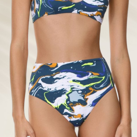 Cueca Alta reversível Maaji com corte asa delta em estampa colorida para conforto e estilo na praia