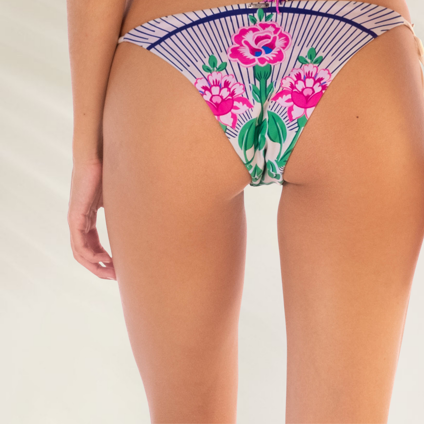 Cueca Maaji Sunning Tie-Side Reversível com estampa floral colorida e amarração lateral