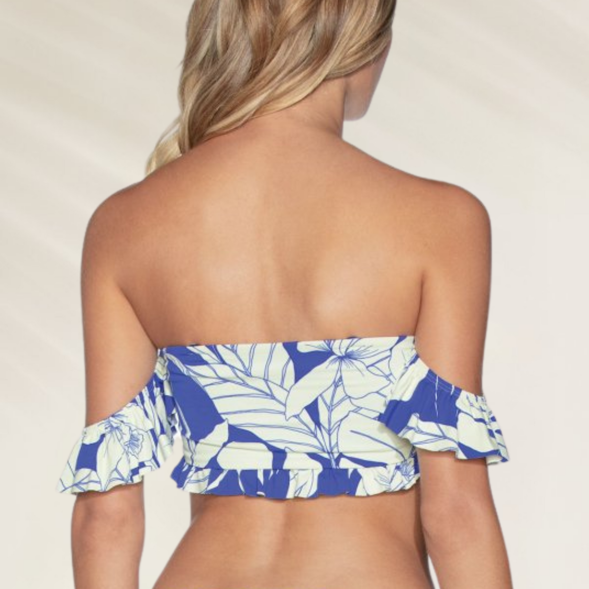 Cueca média Reversível com Estampa Tropical Maaji vista nas costas em fundo claro