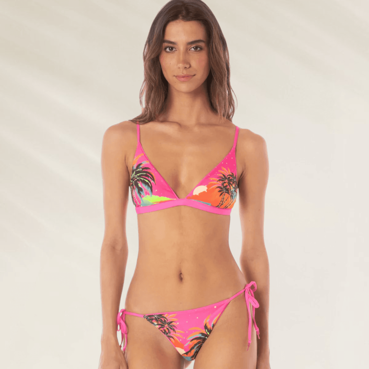 Cueca Reversível com Lateral de Laço Maaji rosa com estampa tropical e laços nas laterais