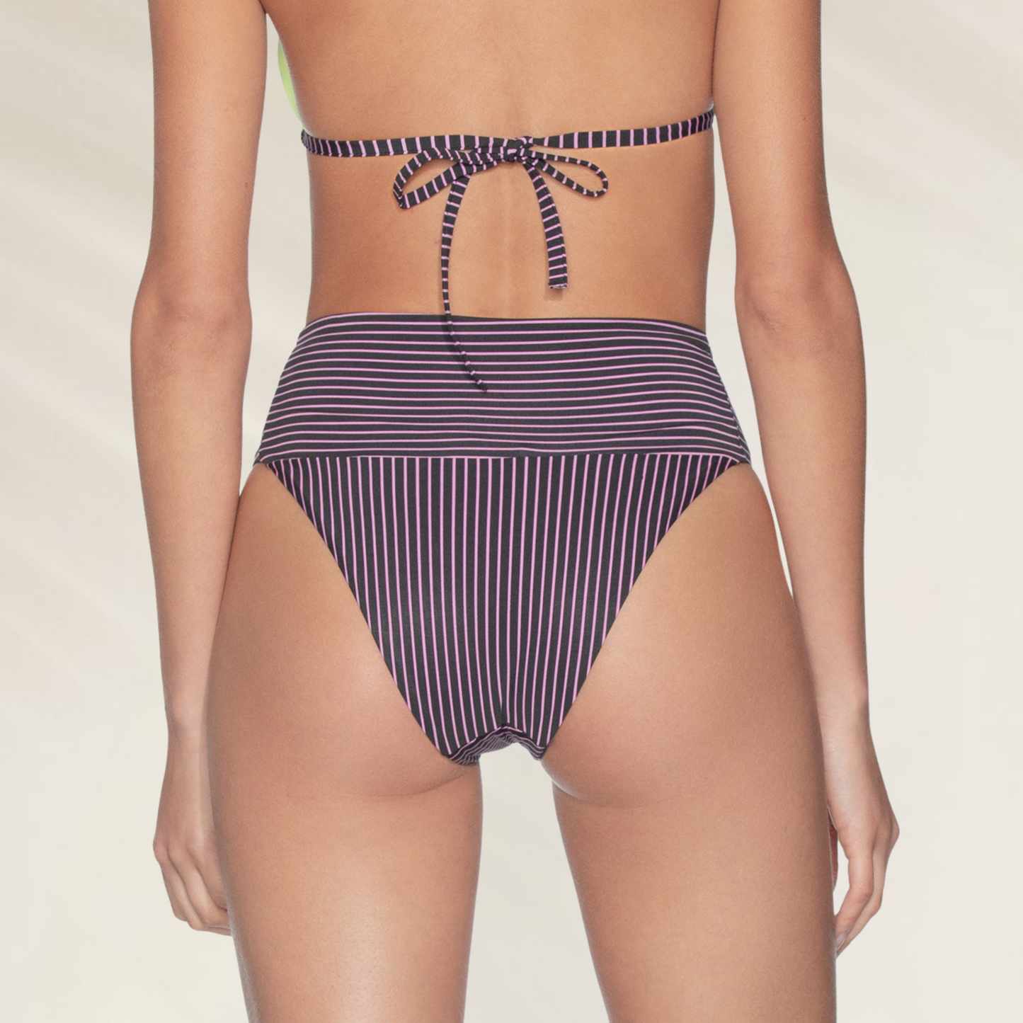 Cueca Subida de corte médio Reversível Maaji com estampa listrada em tons de roxo e rosa