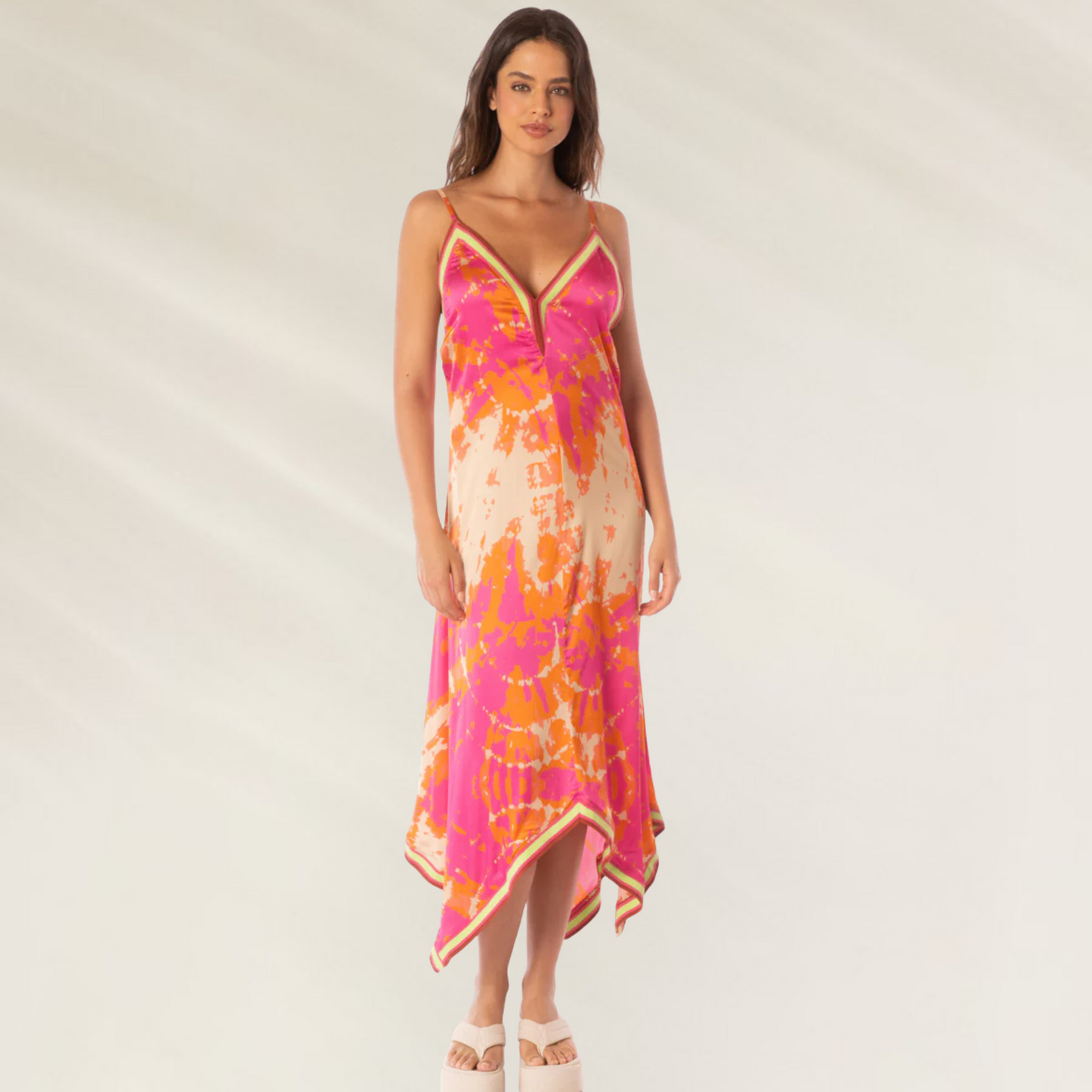 Deslumbra com cor e elegância – Vestido Maxi Euphoria da Maaji em cores vibrantes com alças finas