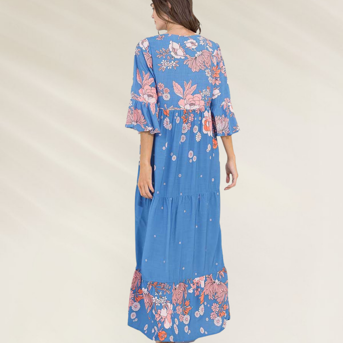 Kimono Longo Floral Maaji – Um Toque de Elegância à Beira-Mar em tecido azul com estampa floral rosa