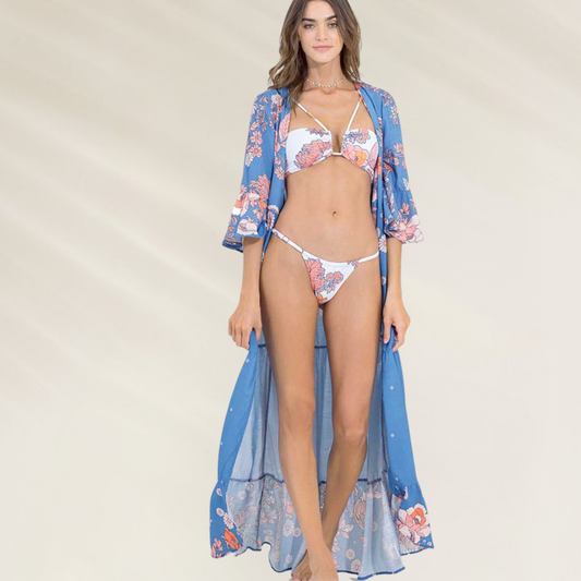 Kimono Longo Floral Maaji – Um Toque de Elegância à Beira-Mar com estampa floral azul e rosa