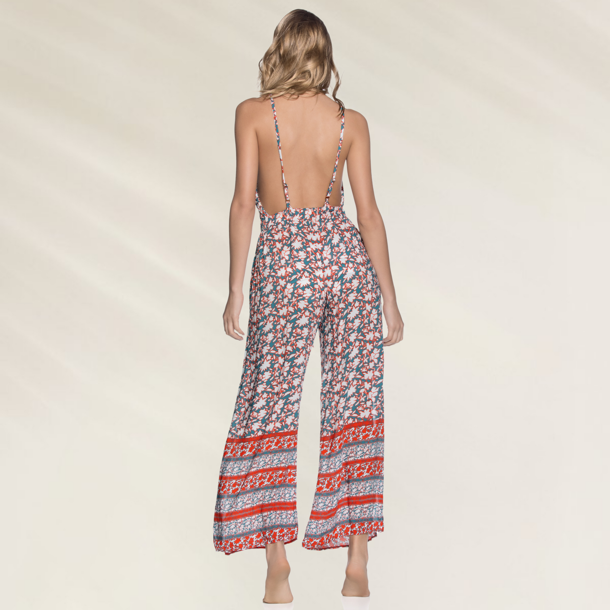 Macacão Comprido Maaji – Estilo Boho com Espírito Livre em tecido leve e estampado, costas abertas e alças finas