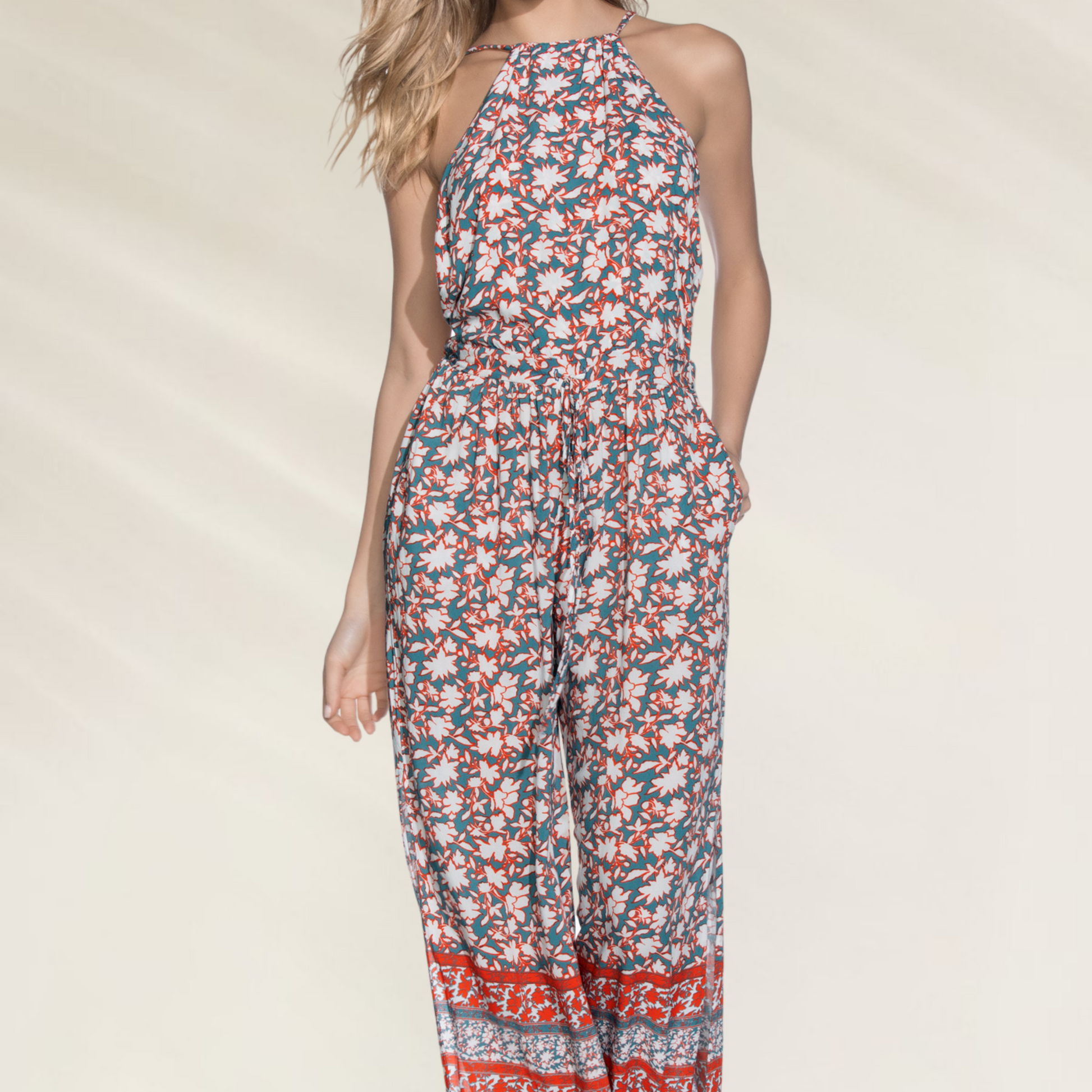 Macacão Comprido Maaji – Estilo Boho com Espírito Livre em tecido floral com alças finas e justo na cintura