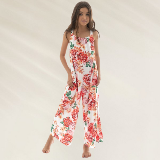 Macacão Infantil Maaji com Alças Cruzadas e Bolsos Laterais em estampa floral vibrante