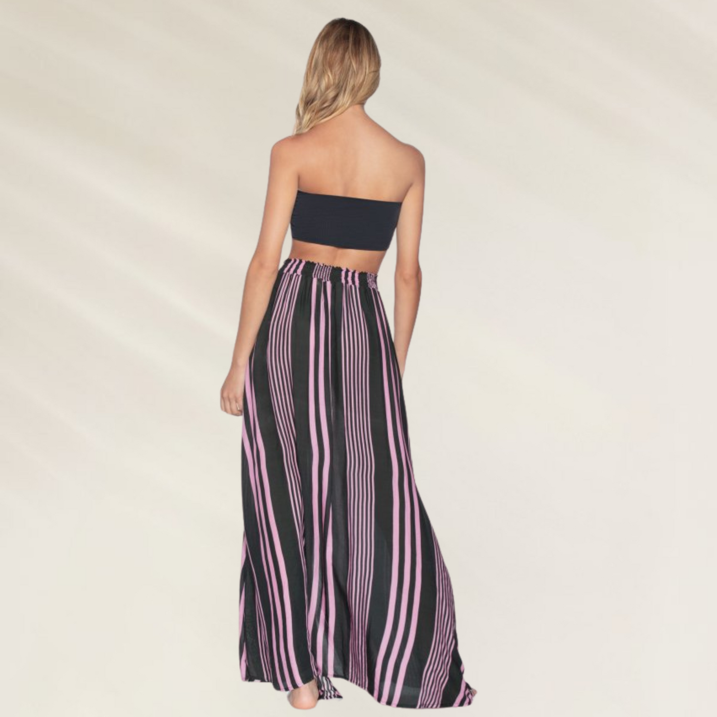 Saia comprida Maaji de riscas com abotoamento frontal vista traseira, ideal para looks de verão