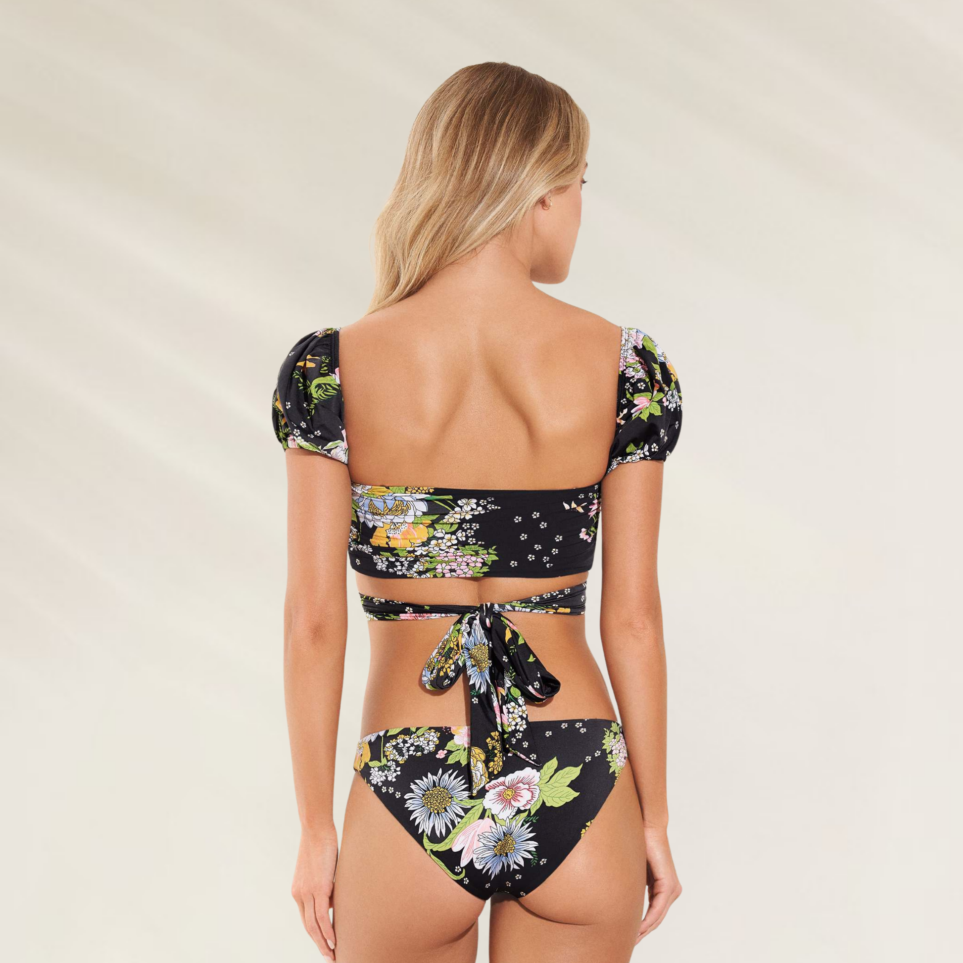 Top Reversível Maaji de Manga Amovível e Multiformas em estampa floral vista de costas