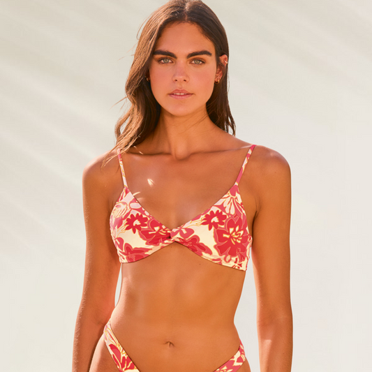 Top Reversível Maaji – Elegância e Versatilidade à Beira-Mar top de biquíni com estampa floral vermelha e amarela
