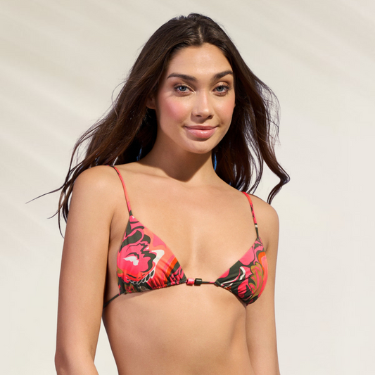 Top Reversível Triângulo Maaji com estampa floral colorida em modelo feminino