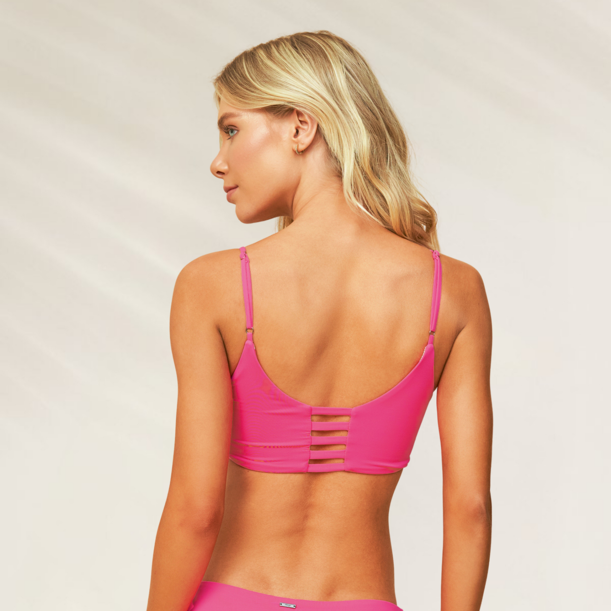 Top Rosa Desportivo e Reversível Maaji – Dupla Versatilidade com alças ajustáveis e detalhe nas costas