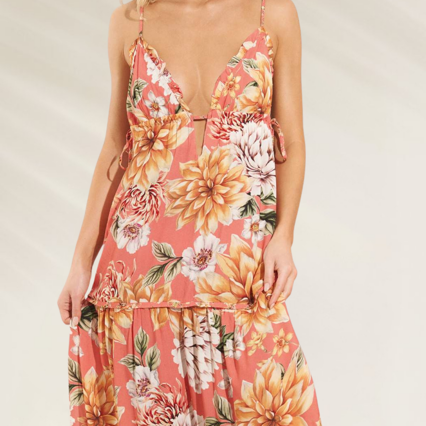 Vestido Comprido Floral com Alças Ajustáveis Maaji em tecido leve com estampa de flores grandes