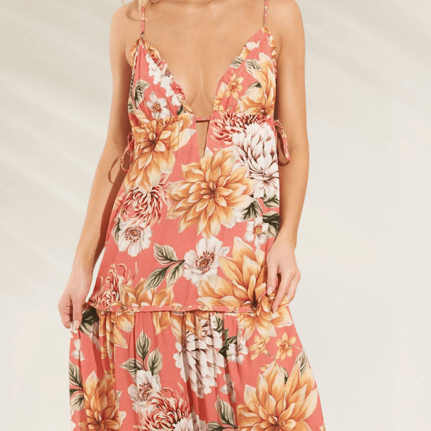 Vestido Comprido Floral com Alças Ajustáveis Maaji em tecido leve com estampa de flores grandes