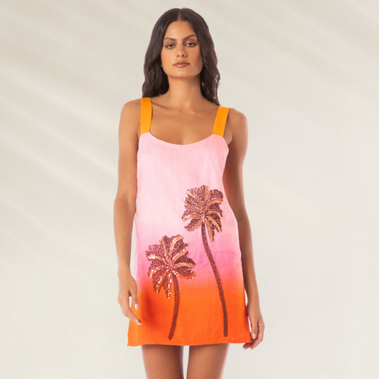 Vestido curto Maaji em tons rosa e laranja com estampa de palmeiras em brilho