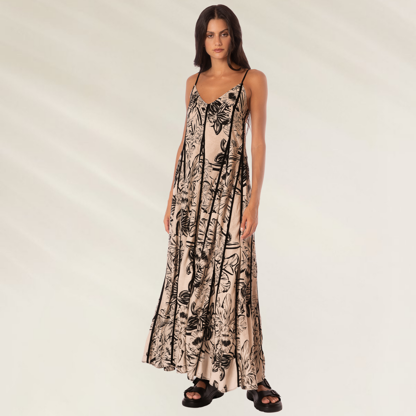 Vestido Longo Lily da Maaji com estampa floral em tons neutros e alças finas
