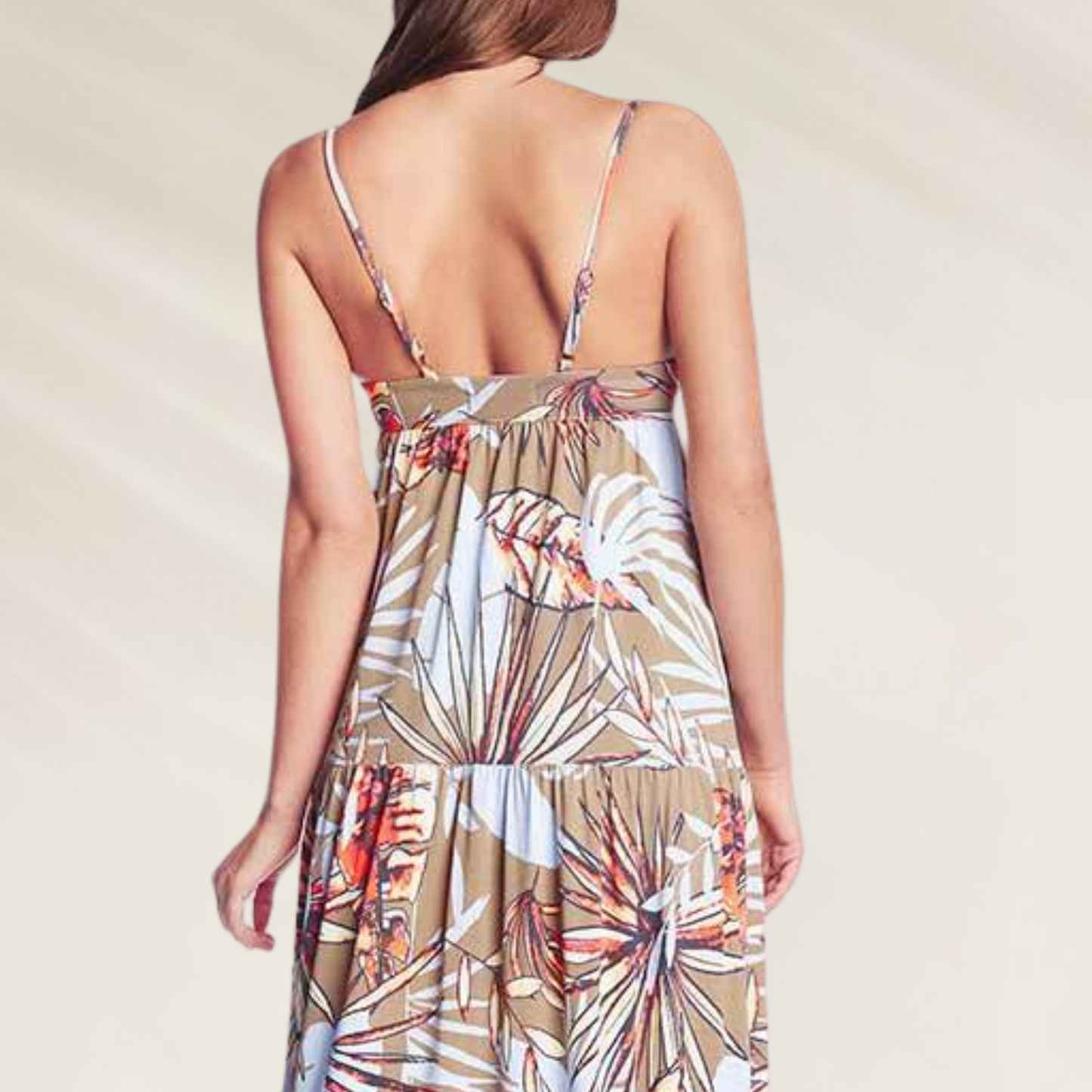 Vista traseira do Vestido Longo Tropical com Alças Ajustáveis Maaji, com estampas tropicais vibrantes.