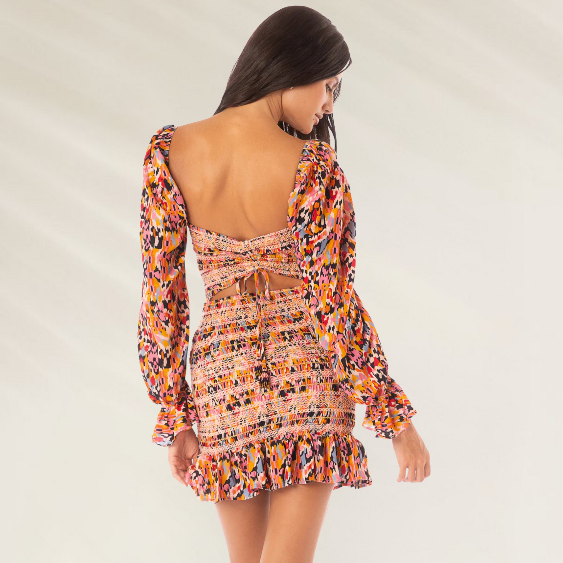 Vestido Marta Maaji – 4 Looks num Só curto com mangas longas e estampa colorida vibrante