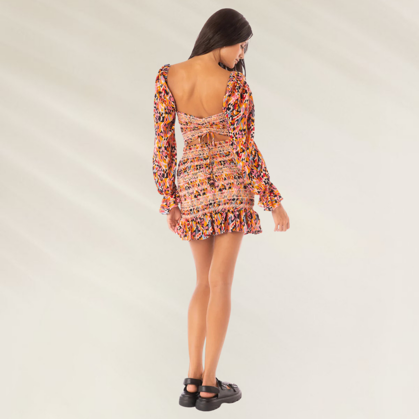 Vestido Marta Maaji – 4 Looks num Só vestido curto estampado com mangas longas bufantes e costas abertas
